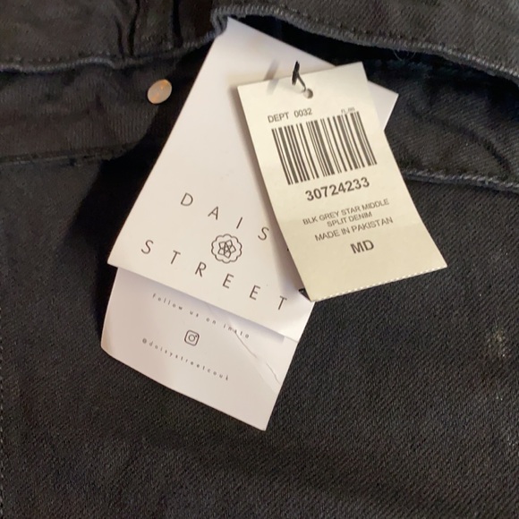 NWT Daisy Street by Hot Topic Star Patch Midi Denim Skirt in Black.Size M - Picture 14 of 15